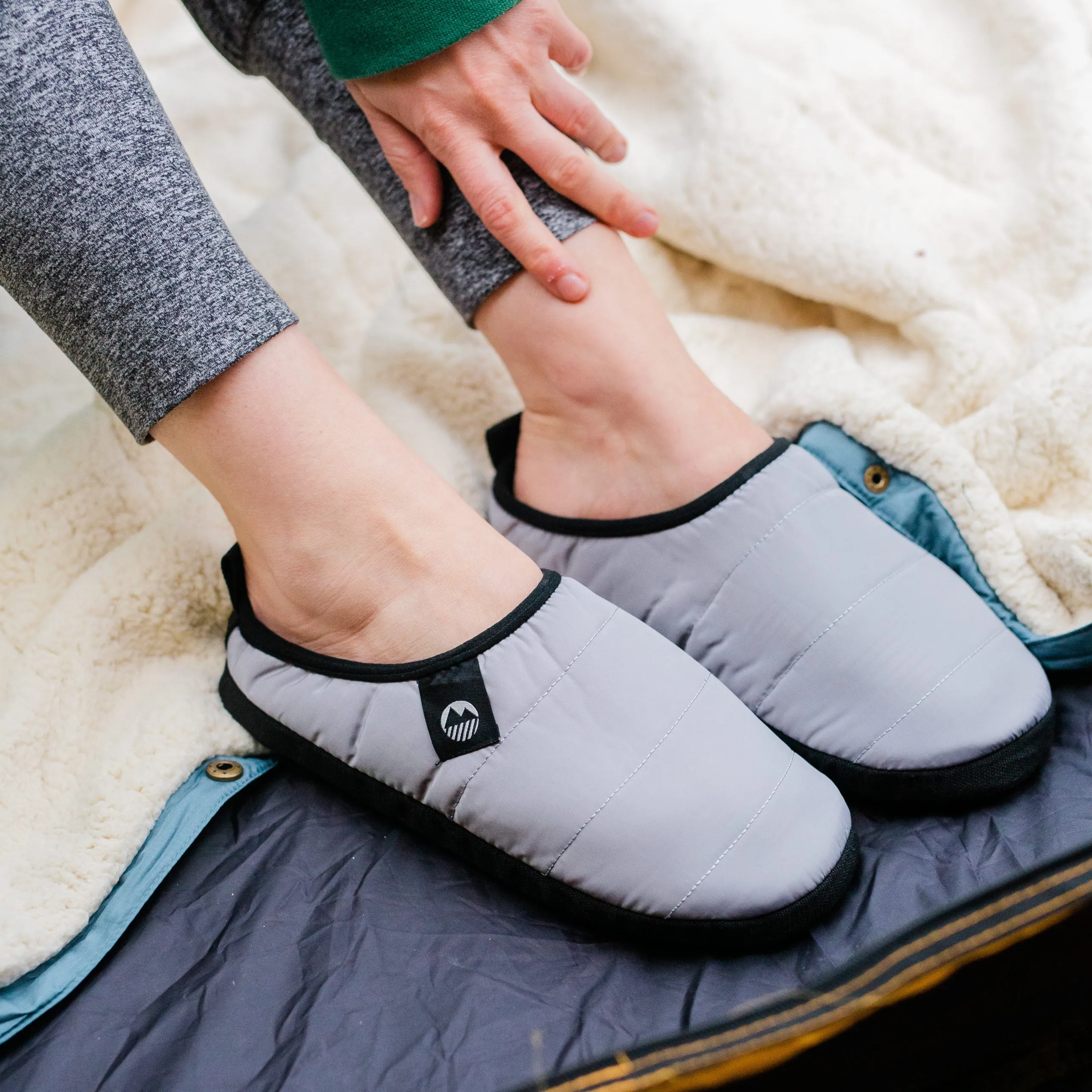 Women's Wolfa Ultra Warm Tent Slippers